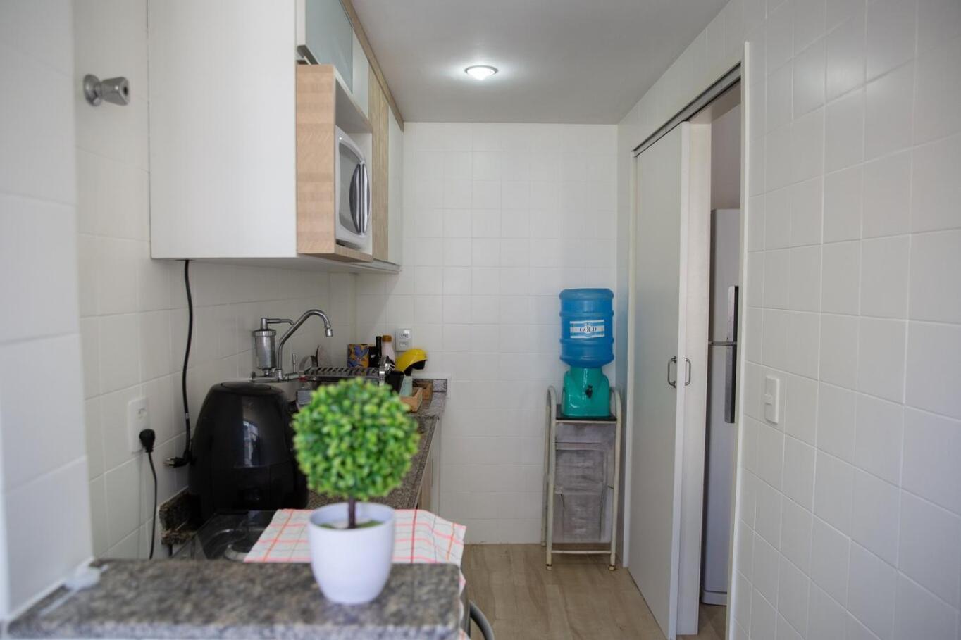 Apartamento Apto A 1km Da De Camburi Com Wi-fi E Ar Cond *